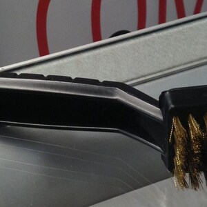 Black Wire Brush Medium Bristle