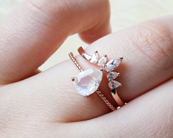 18K gouden ring, verlovingsring, delicate ring, maansteen ring, topaas ring, belofte ring, unieke trouwring, bruidsring, trouwring set