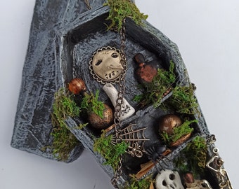 Spooky miniature coffin diorama Curiosity witch cabinet Halloween mini decor Gothic Collectible Witchy dollhouse weird art Wiccan Macabre