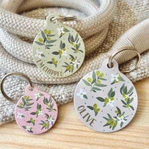 Médaille d'identité olive pour chien | Médaille d'été branche d'olivier pour chats | Médaillon floral méditerranéen pour animaux de compagnie | Carte d'identité personnalisée Peace Dog