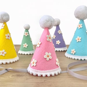 Daisy Dog Party Hat | Cat Birthday Party Hat with Flowers | Colourful Floral Dog Birthday Hat | Pet Birthday Party Accessories
