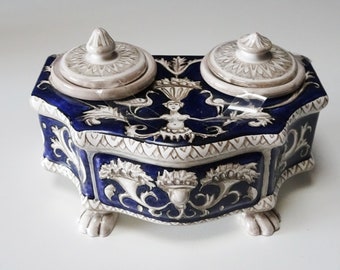 Blue squid in artistic ceramic, "raffaellesque" motif, hand-painted.