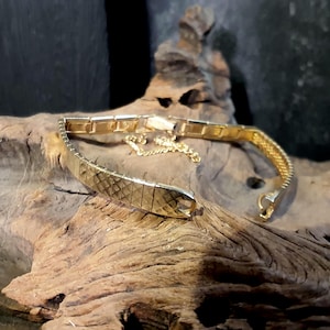 Brite Ladies Watch Band from 1970&#39;s, Diamond Pattern Gold Tone Stainless Steel, Safety Chain. New in package, Never Installed.
