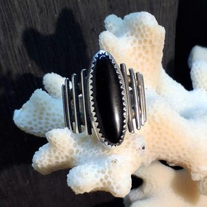 Native American Brutalist Ring in Sterling & Black Onyx. Signed LB, Size 5.25. Vintage Estate Jewelry