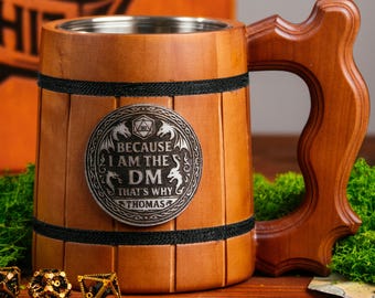 Gepersonaliseerde D&D Dungeon Master-biermok – op maat gegraveerde bierpul, "I'm DM That's Why", gamercadeau voor tabletop RPG-spelers