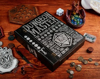 Aangepast hoofdscherm kerker met dobbelsteentoren: gegraveerd DnD RPG-cadeau