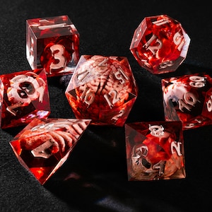 Blutiges Würfelset, Dnd Handmade Resin Würfel Set, tolles Geschenk, Dark Fantasy Design