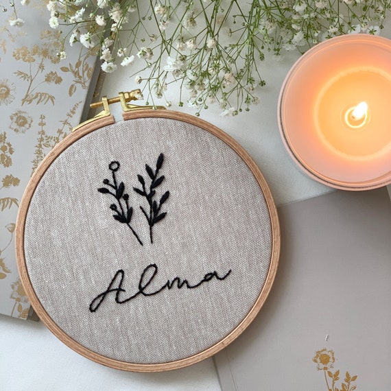 Amazon.com: Embroidery Hoop Stand, Embroidery Hoop Portable Adjustable  Wooden Materials for Wall Decoration for Wedding Decoration