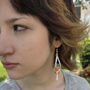 Makramee-Ohrhänger mit Pflanzenampel | Schmuck für Sukkulenten | Geschenk für Pflanzenliebhaber