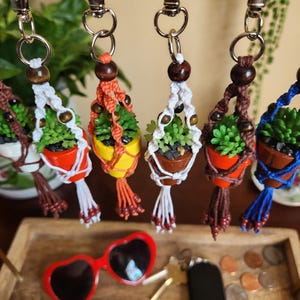 Llavero colgante de macramé mini para plantas / Borla con cuentas / Cordón de cáñamo / Planta artificial