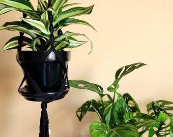 Black Skull Macrame Plant Hanger: Gothic Home Decor