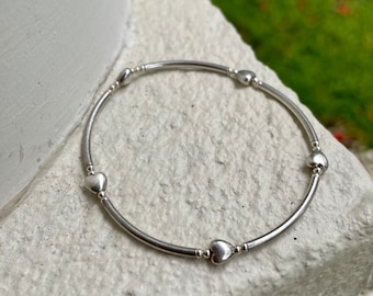 Sterling Silver Noodle Bracelet with Hearts, Beaded Heart Bracelet, Dainty Silver stretch bracelet, Gift for her