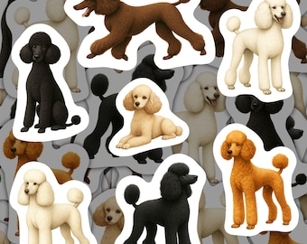 Op de afbeelding: Een verzameling poedelstickers in verschillende kleuren, waaronder zwart, bruin, crème en abrikoos. De stickers tonen verschillende poses, zoals staan, zitten en lopen. De stickers hebben een witte rand op een lichtgrijze achtergrond.