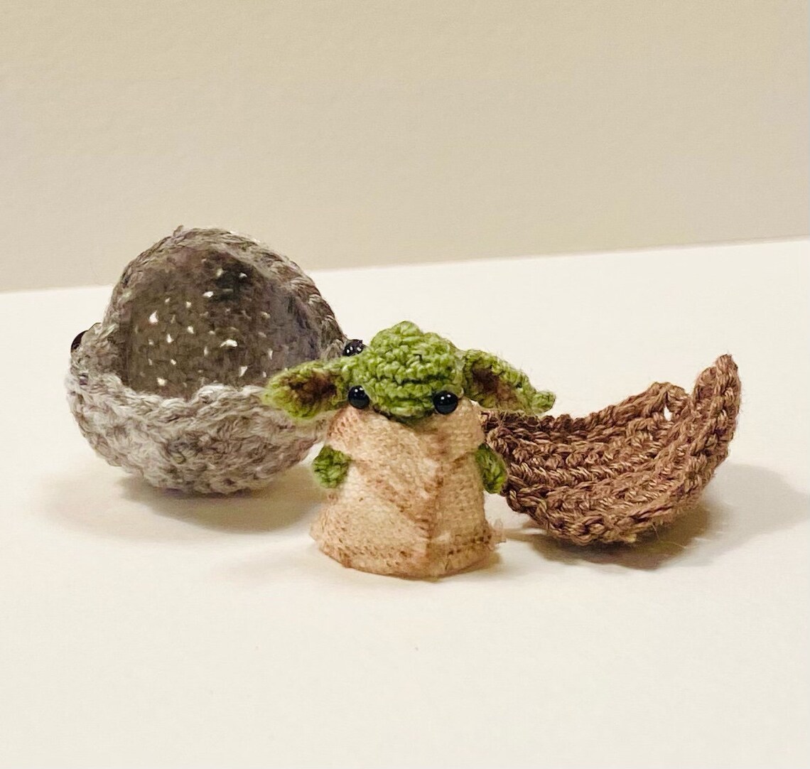Tiny Baby Yoda Grogu Crochet Pattern | Etsy