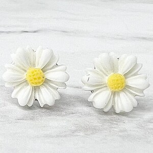 White sunflower earrings deals