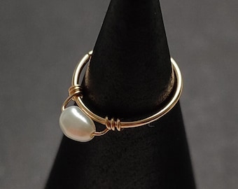 14k Gold Filled Freshwater Pearl Helix Hoop, Endless Minimalist Piercing Ring for Daith, Nipple or Septum