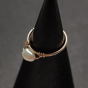 14k Gold Filled Freshwater Pearl Helix Hoop, Endless Minimalist Piercing Ring for Daith, Nipple or Septum