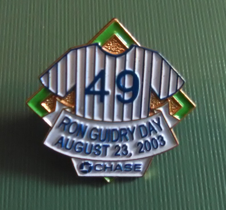 2003 New York Yankees lapel pin Chase #49 2003 Ron Guidry Day August 23