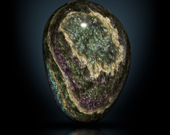 Obsidiana arcoíris de terciopelo / Manto Huichol. Pulida, forma asimétrica.