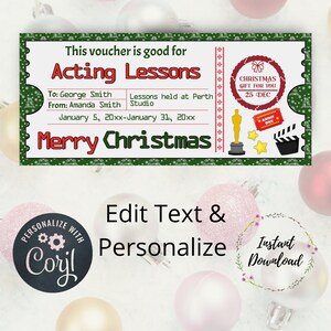 Może przedstawiać: Drukowalny świąteczny bon podarunkowy na lekcje aktorstwa. Bon ma świąteczny projekt z choinką, gwiazdą i klapą filmową. Tekst na bonie brzmi "Ten bon jest ważny na lekcje aktorstwa" i "Wesołych Świąt".