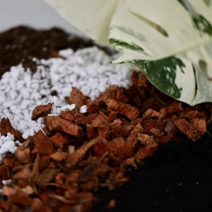 Chunky Aroid Mix Potting Soil  - Monstera Soil Mix - Best Indoor Potting Soil. - Well Draining Potting Soil for Rare Indoor Plants & Cactus