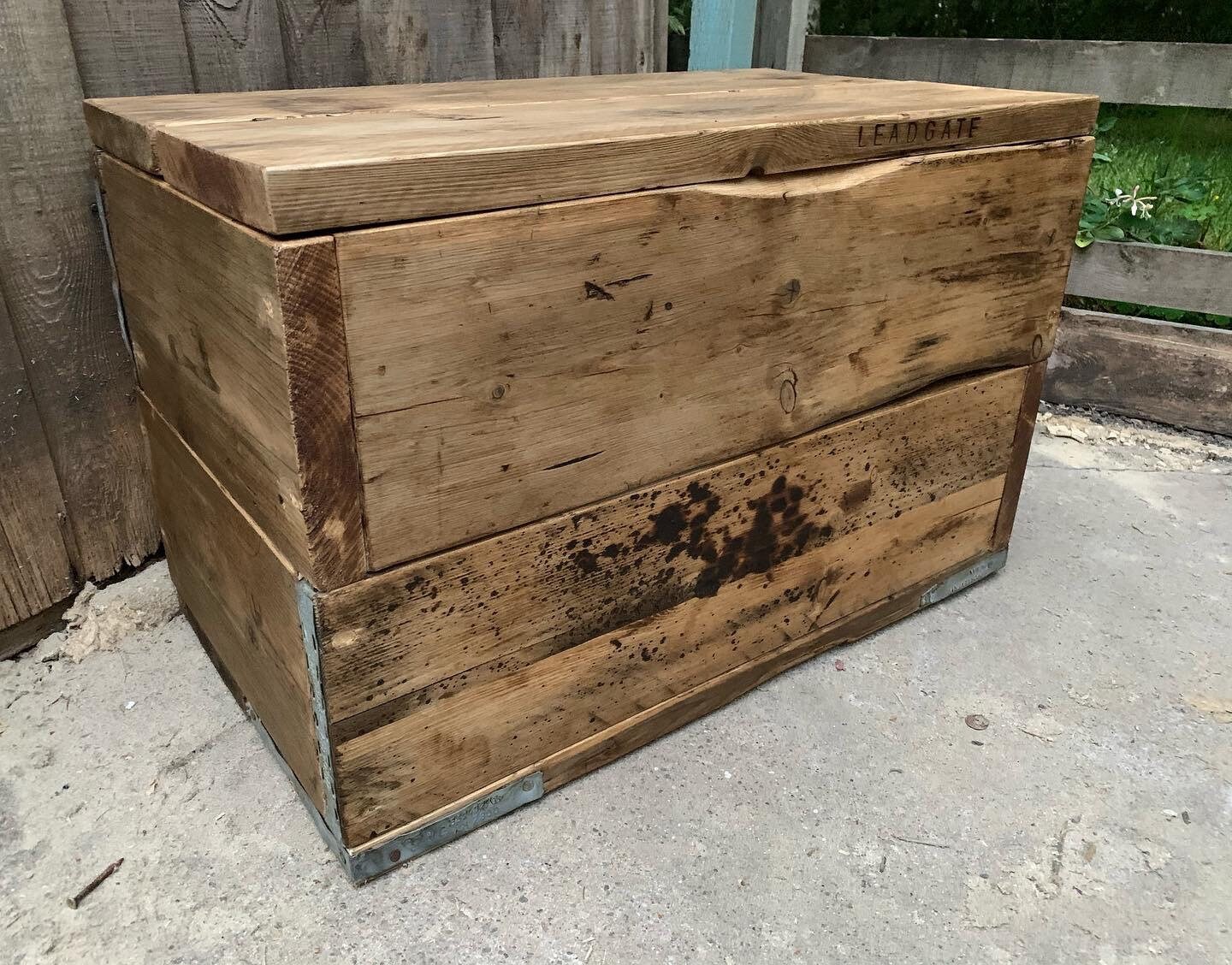 Caja de madera recuperada rústica / caja de almacenamiento Etsy