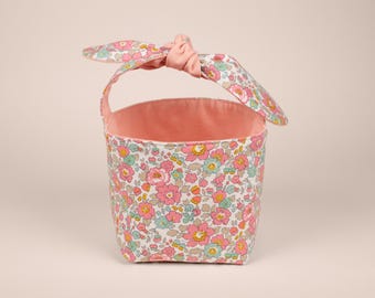 Cesta de Pascua con flores rosas Betsy de Liberty London, cubo para buscar huevos con orejas de conejo