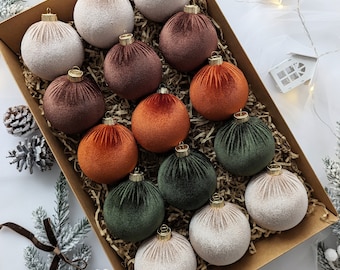 Handmade Velvet Christmas Ornaments: Rustic Tree Decoration, 15-Unit Set