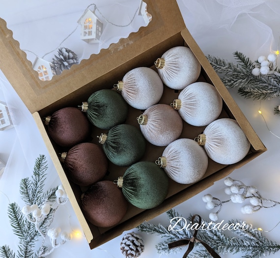 Handgemachte Samt Weihnachtskugel Ornamente: Moosgrün, Braun, Beige - 12er Set