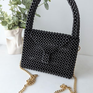 Handgefertigte Schwarze Perlen Umhängetasche: Elegante Clutch