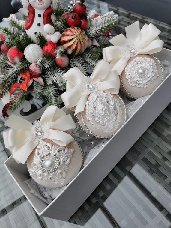 Handgefertigtes Samt Weihnachtskugel Set: Beige Strass Baum Ornamente