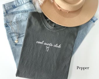 Cool Aunts Club Shirt Comfort Colors®, Coquette Bow Aunt Shirt, Gift for Aunt to Be, Pregnancy Announcement, New Auntie Shirt, Trendy Aunt