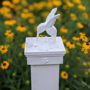 Hummingbird 4x4 or 6x6 post cap | wood white or hand-painted | hummingbird gift | hummingbird sculpture | 3D printed art | bird lover gift