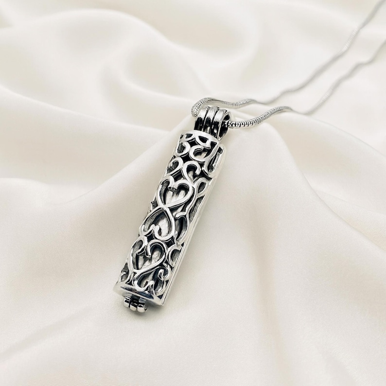 Cremation Jewelry Urn Necklace for Ashes Necklace - Dog Urn, Cat Urn, Urns For Human Ashes Personalized Necklaces for Ashes For Women or Men Silver