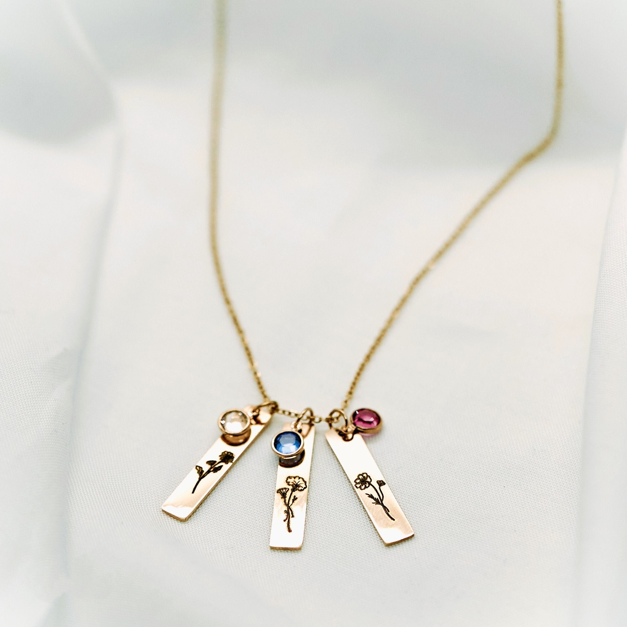 Unique Birth Flower and Birthstone Necklace – Personalized Birthday Gift for Mom, Floral and Stone Jewelry, Christmas Gifts for Her