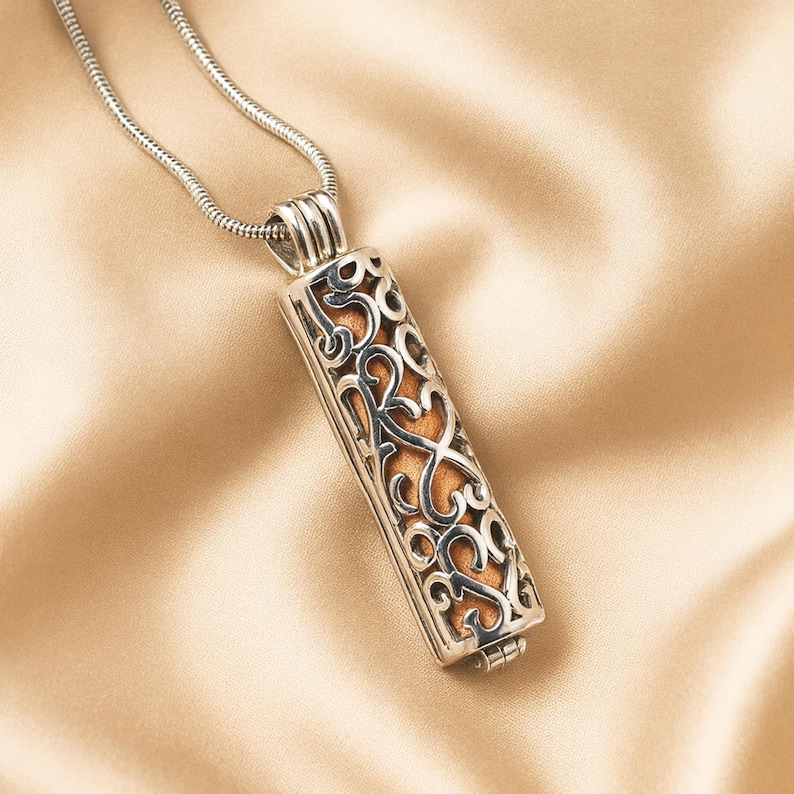 Cremation Jewelry Urn Necklace for Ashes Necklace - Dog Urn, Cat Urn, Urns For Human Ashes Personalized Necklaces for Ashes For Women or Men Rose gold
