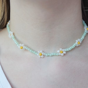 Sage Green Daisy Chain Necklace/Floral Jewelry/Daisy Necklace/Flower Chain Necklace/Spring Flower Jewelry/Floral Jewelry Necklace