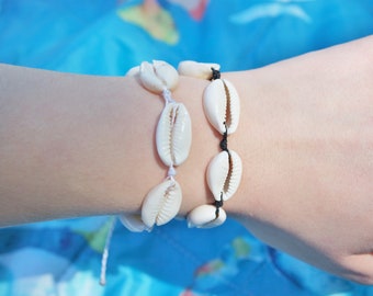Pulseira de conchas de cauri: joias praianas de verão
