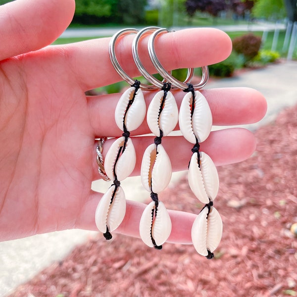 Cowrie Shell Keychain/Shell Keychain/Puka Shell Keychain/Summer Keychains/Vsco Design/Summer Jewelry/Boho Keychains/Cowrie Shell Keychain