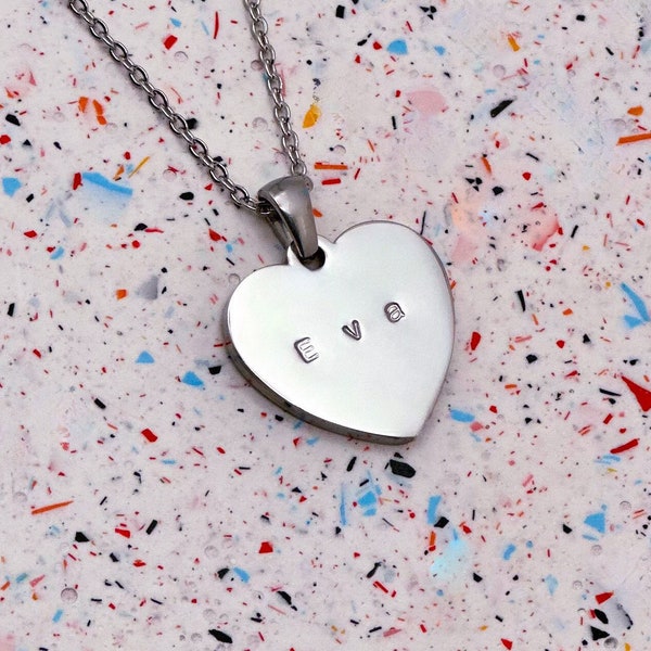 Collier pour femme avec pendentif à breloques coeur gravé personnalisé | Collier en argent | Cadeau | Collier prénom date, cadeau pour son anniversaire