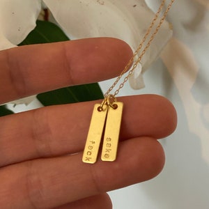 Colar FECK SAKE com carimbo manual. Banhado a ouro 16k e 100% latão bruto. Colar com barra personalizada. Presente divertido para mulheres e homens.