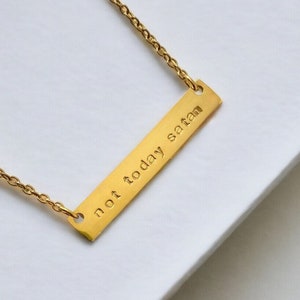 Hoy no collar de barra de Satanás, collar de barra de oro, joyería de placa de nombre personalizada, collar de fecha de nombre grabado personalizado, regalo de amigo divertido
