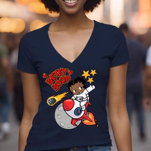 Camiseta de Betty Boop, camiseta de astronauta, camiseta de Betty Boop con cuello en V para mujer, camiseta de chica astronauta, ropa de calle para chica espacial, regalo para ella
