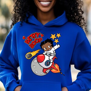 Sudadera con capucha de Betty Boop, sudadera con capucha de astronauta, sudadera con capucha de chica astronauta, sudadera con capucha de chica espacial, ropa urbana cósmica, sudadera con capucha divertida, ropa de mujer, regalo para ella