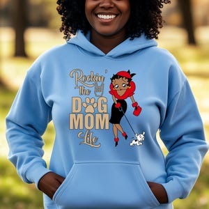 Sudadera con capucha "Rocking The Dog Mom Life", sudadera con capucha para mamá, sudadera con capucha de Betty Boop, sudadera con capucha para mamá perruna, regalo para amantes de los perros, sudadera con capucha informal, regalo para el Día de la Madre
