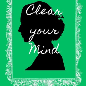 Peut inclure: Une impression rectangulaire verte avec une bordure ornée blanche et une silhouette noire de profil. Le texte indique : Clear your Mind. Enjoy the benefits of calm. Spend 10 minutes in the morning on gratitude and 10 minutes at night dumping all your thoughts onto the page.
