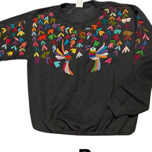 Auténtica sudadera bordada a mano por artesanos otomíes. Sudadera pájaro otomí. Sudadera otomí chic. imagen 4