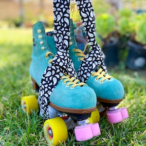 Spooky Ghosts Roller Skate Carrying Leash