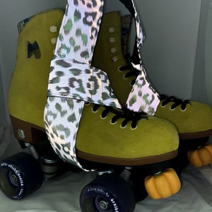 Reflective Leopard Print Roller Skate Carrying Leash