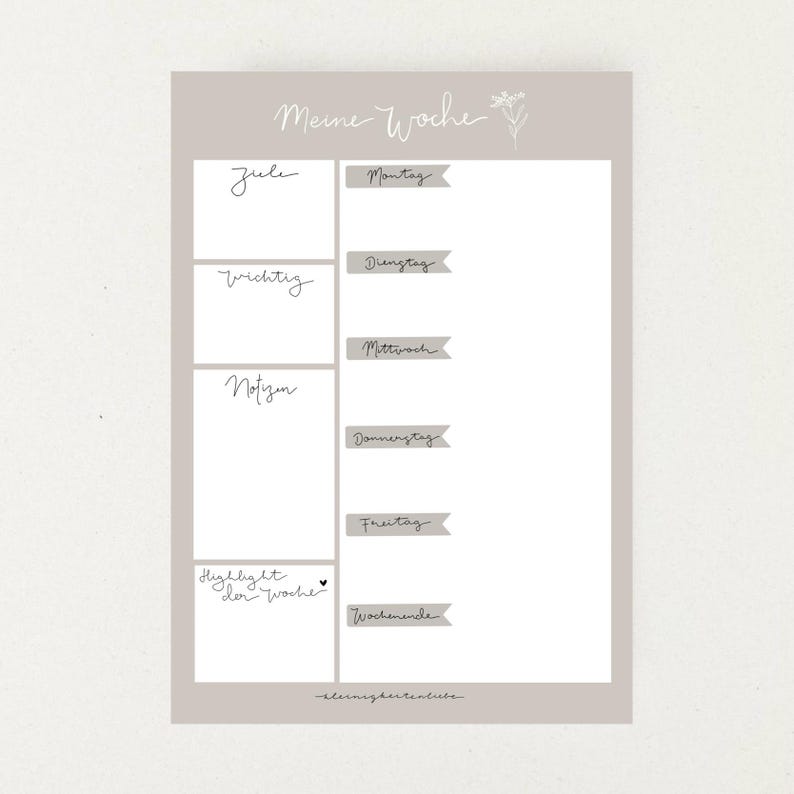 Pu&ograve; includere: Un planner settimanale stampabile con sfondo grigio chiaro e un design floreale. Il planner &egrave; diviso in sezioni per obiettivi, compiti importanti, note e compiti quotidiani. I giorni della settimana sono elencati in tedesco: Montag, Dienstag, Mittwoch, Donnerstag, Freitag, Wochenende.